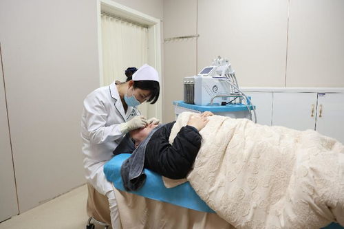 武警湖南总队医院开展 三八 妇女节健康服务活动